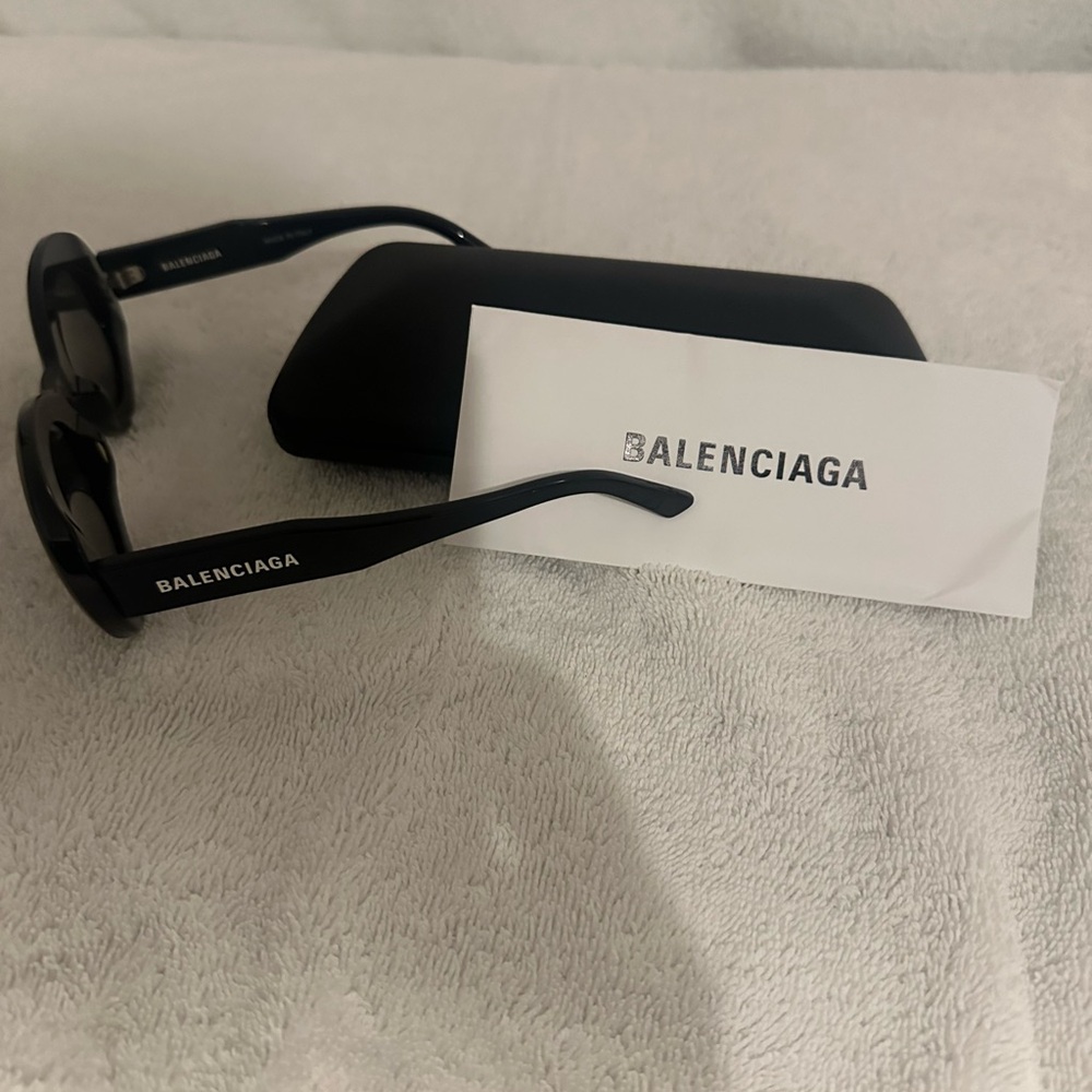 BALENCIAGA Sunglasses Authentic - Picture 10 of 11